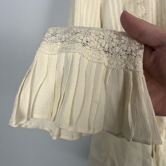 T.Ba Lizzy Blouse romantic Crème long sleeve button front lace size 40 / medium - Picture 10 of 10